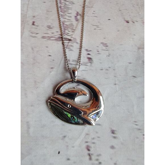 Beautiful Natural Abalone Paua Shell Whale Pendant Necklace Natical Ocean - Picture 1 of 7